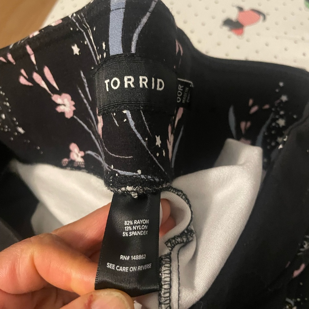 Torrid cropped leggings